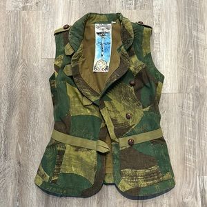 L.A.M.B. Camouflage button vest